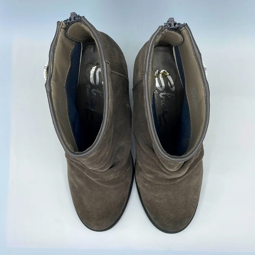 Sbicca Vintage Style Beaded angle suede 6.5